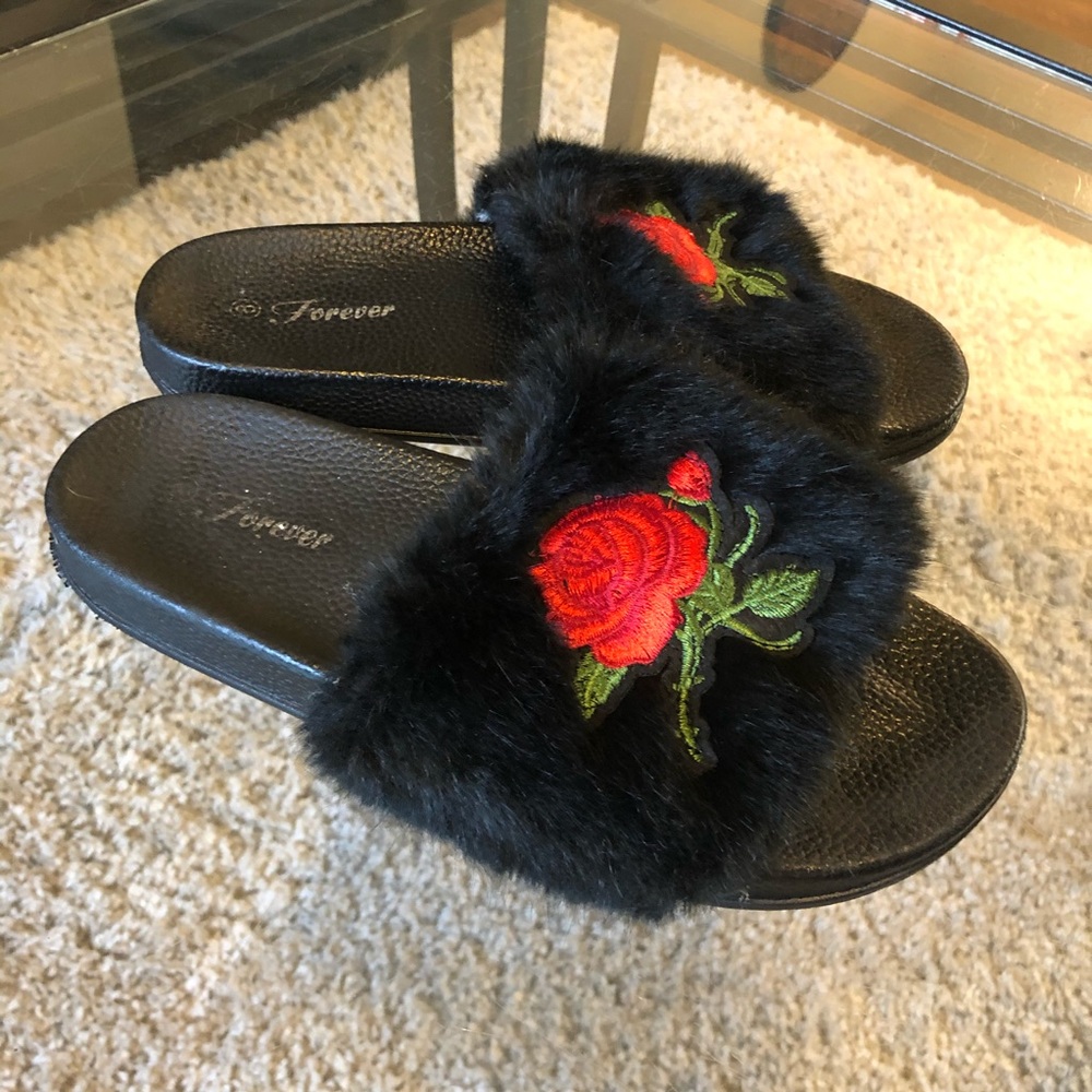 (SOLD) Forever 21 rose pedal fuzzy flip flops